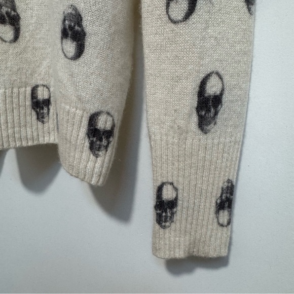 Skull Cashmere Sweater Women Medium V-Neck Skull Print Pullover Relaxed Fit - Picture 9 of 13